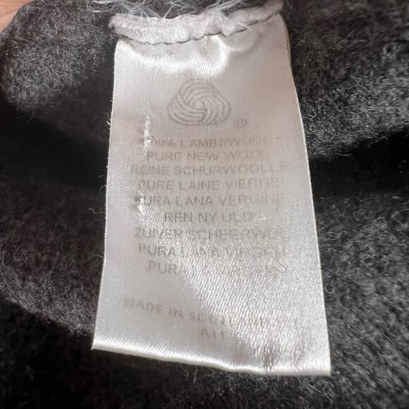 Burberry Boy’s Gray Argyle Knit Lambswool Crewneck Sweater Size 6 - Picture 9 of 9